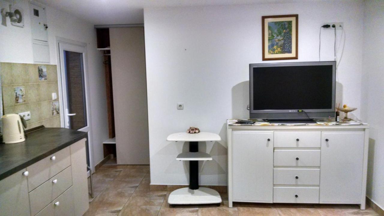 Студия С Двориком В Отраде Odessa Extérieur photo